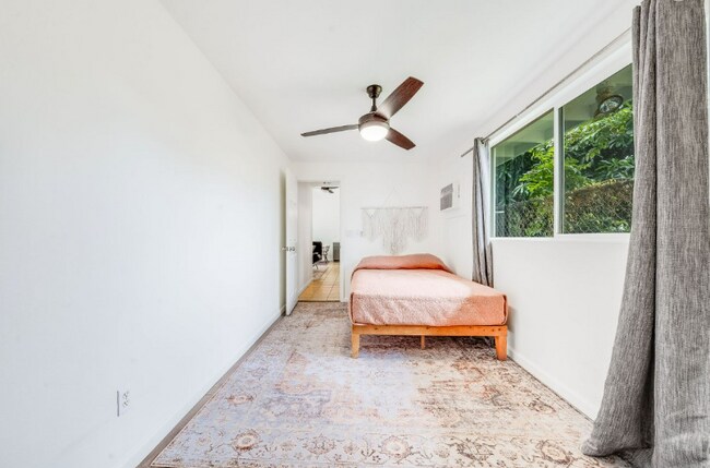 Building Photo - 70 Hui Rd F