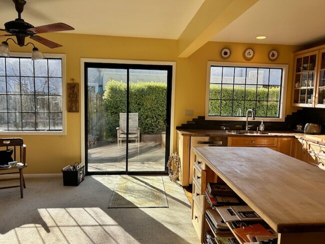 Building Photo - Charming Mill Valley Home Available Beginn...