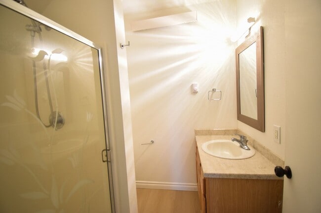 Building Photo - Beautiful 4 Bedroom 2 Bath Home in NE Port...