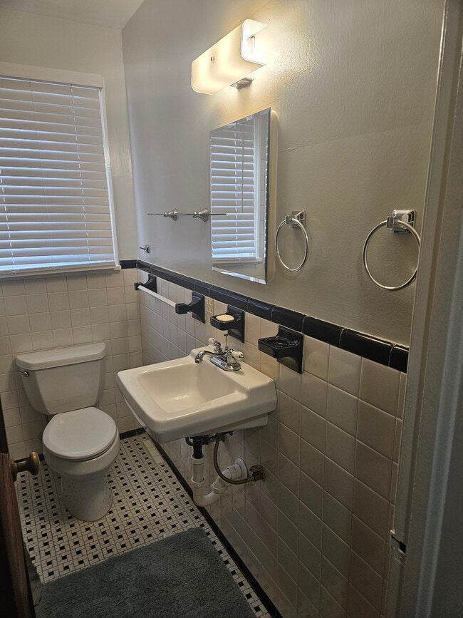 Building Photo - 3909 Patrick Ave