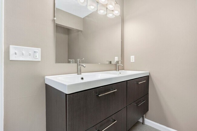 Building Photo - Updated 3BR in Bluewater Bay!!