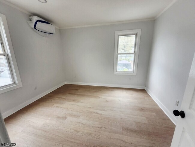 Building Photo - 49 Union Pl