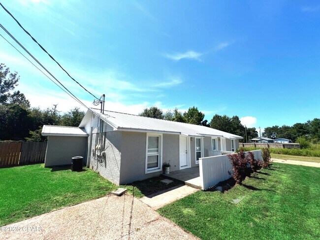 Building Photo - 3039 Headland Ave