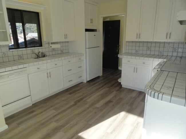 Building Photo - Carmel Valley Condo