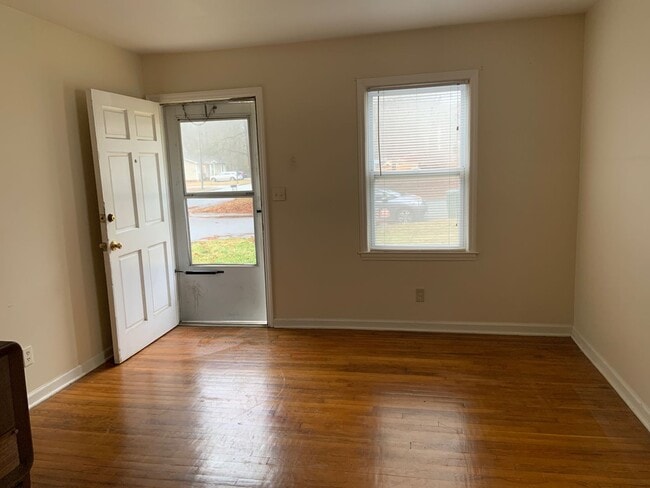 Building Photo - Cozy 2 Bedroom Home!!