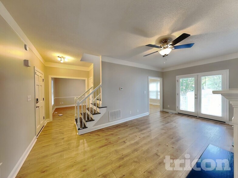 Building Photo - 622 Commander Dr