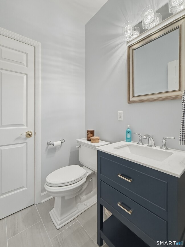 Building Photo - 570 Danbury Rd