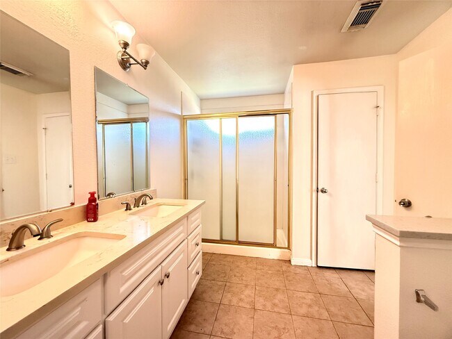 Building Photo - 16127 Cole Bridge Ln