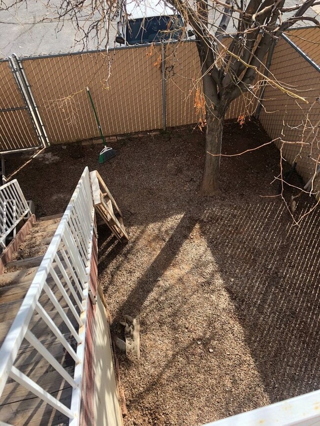 Building Photo - 2 Bed - 1.5 bath - Townhouse Living