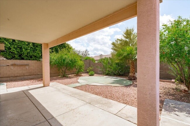 Building Photo - 6349 W Desert Hollow Dr