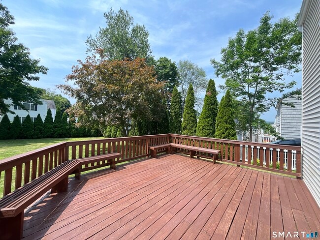 Building Photo - 65 Buell St