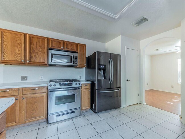 Building Photo - 2316 Logan Dr