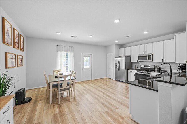 Building Photo - 30208 Arnold Br Dr