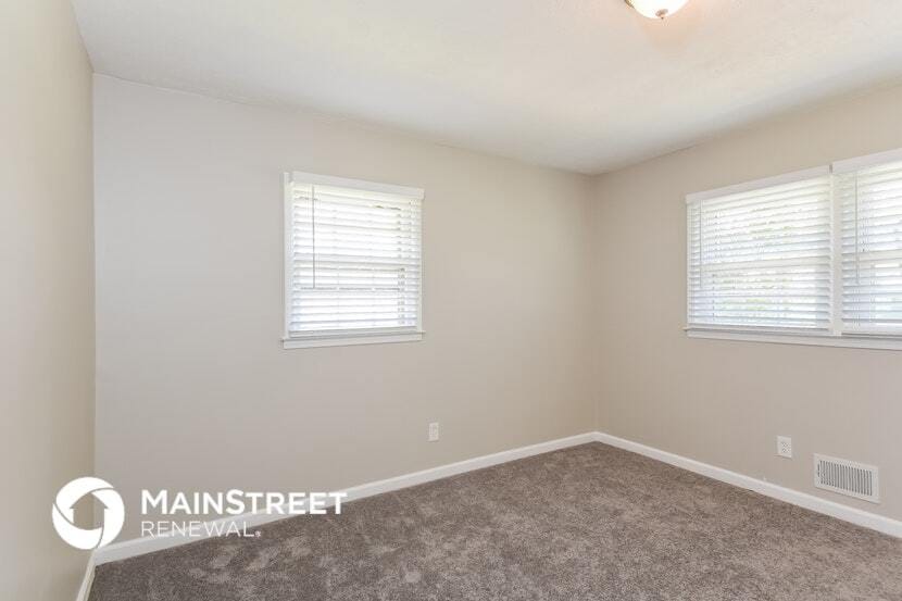 Building Photo - 5613 Woodland Dr
