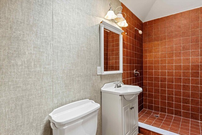 Building Photo - 35 Oakmont Dr