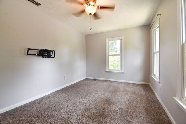 Building Photo - Coming Soon!! 3 Bedroom 2.5 Bathroom : Dogs Okay
