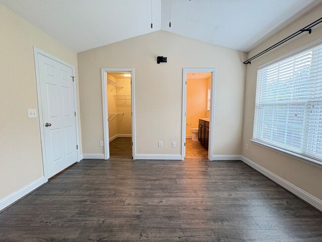 Building Photo - MOVE IN SPECIAL: 2 Bedroom, 2.5 Bathroom Townhouse in Greensboro!