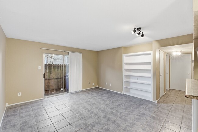 Building Photo - 12905 Woodforest Blvd