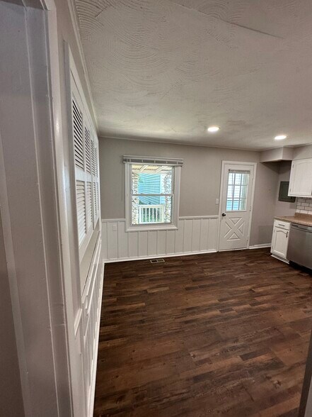 Building Photo - 8101 Shibler Dr