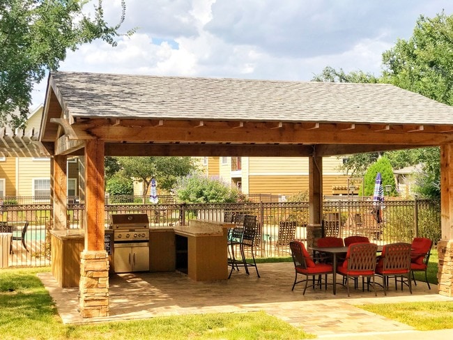 Building Photo - Stonegate