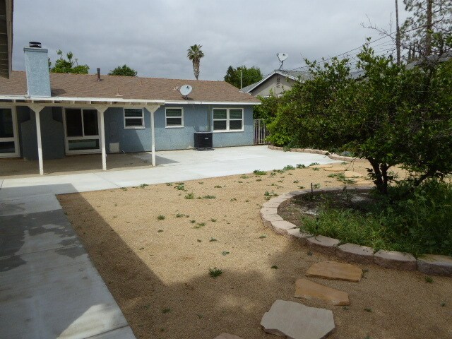 Building Photo - COMING SOON! Beautifully Remodeled Single-...