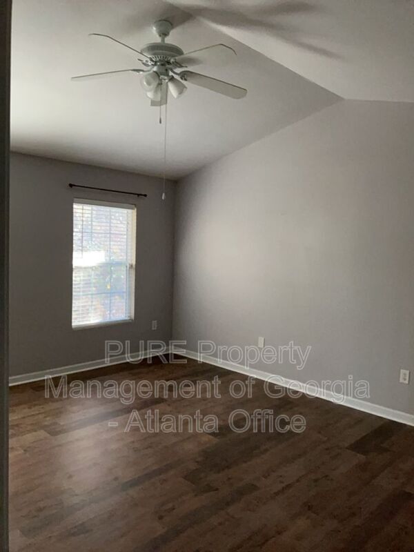 Building Photo - 4210 Oakwood Rd