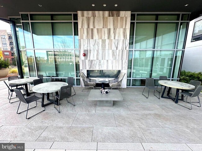 Building Photo - 145 Riverhaven Dr