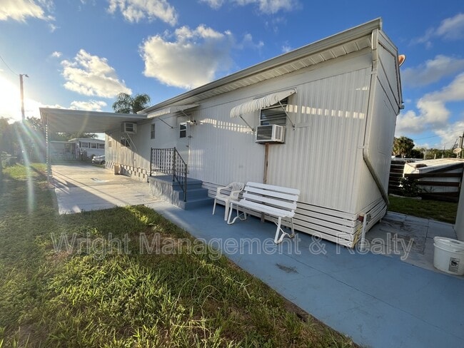 Building Photo - 2050 Lullaby Dr