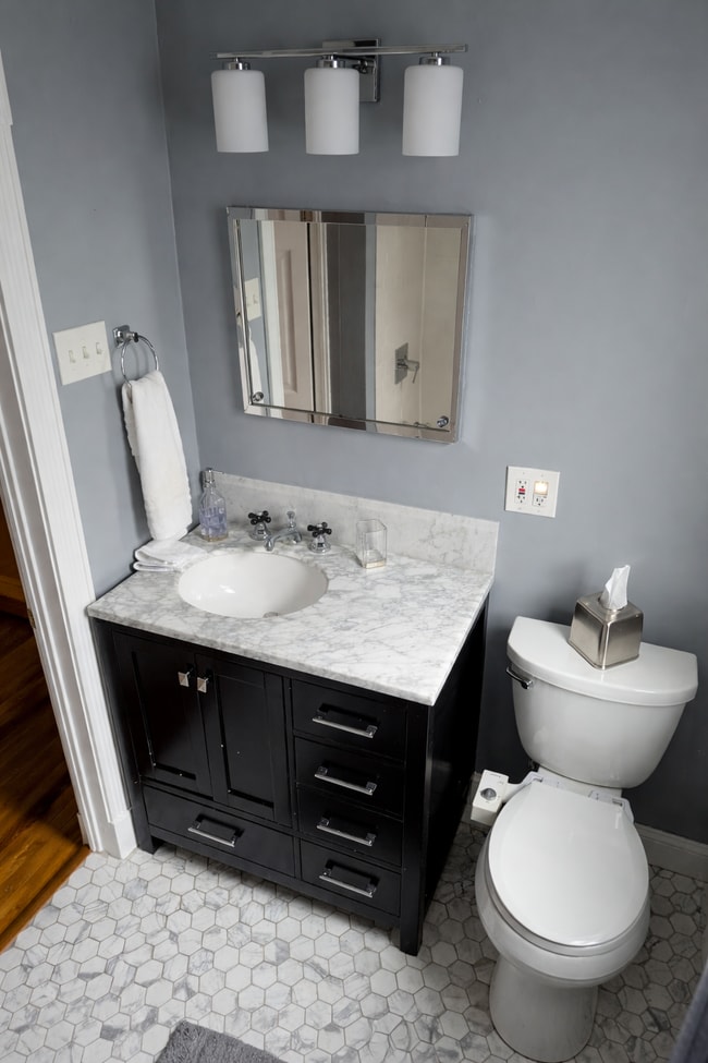 Building Photo - 2005 S 13th St