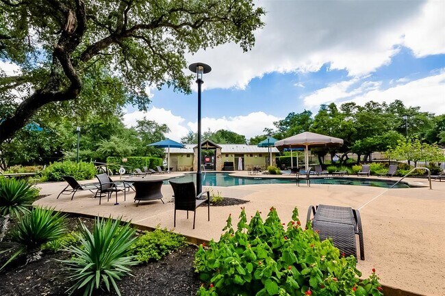 Building Photo - 4221 Valley Oaks Dr