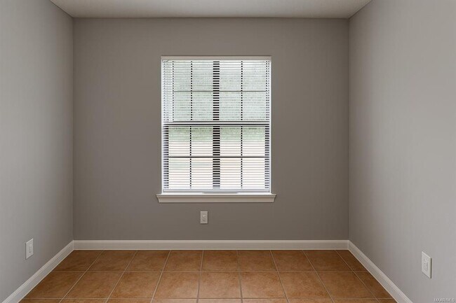 Building Photo - 749 St Martins Dr
