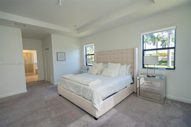 Building Photo - 139 NE 27th Terrace