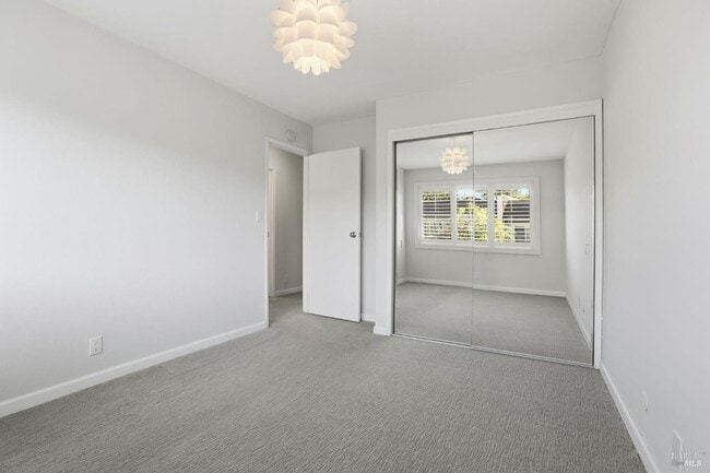 Building Photo - 122 Mariner Green Ct