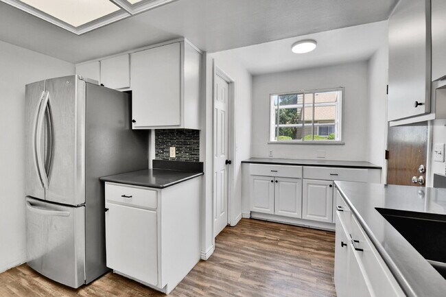 Building Photo - $2,795.00 - 4 Bedroom, 3 Bathroom, Single ...