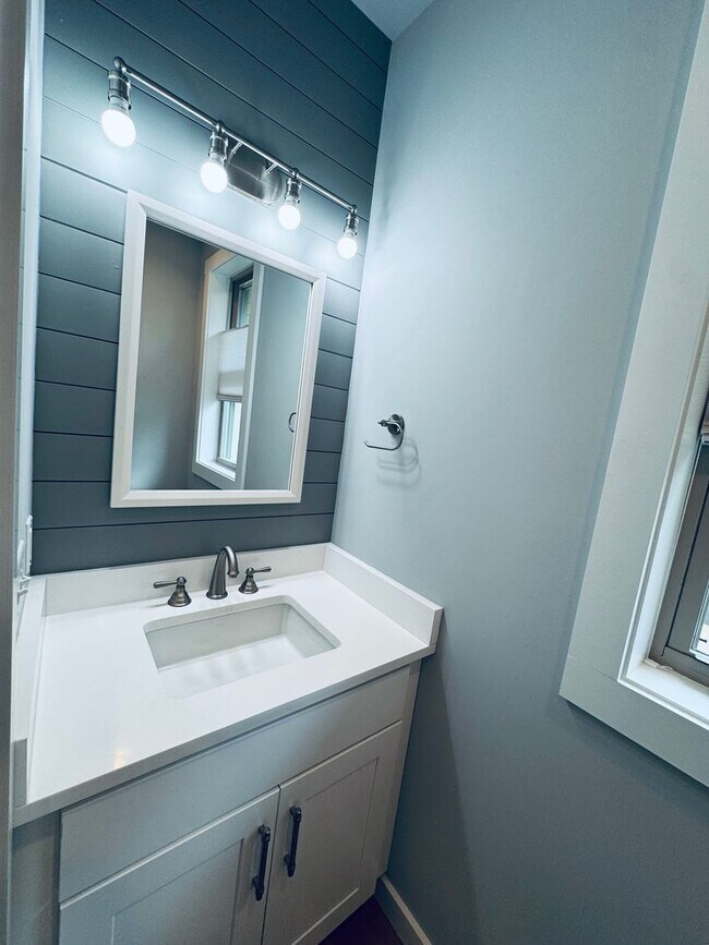 Building Photo - West AVL - Spacious, Beautiful Modern Home