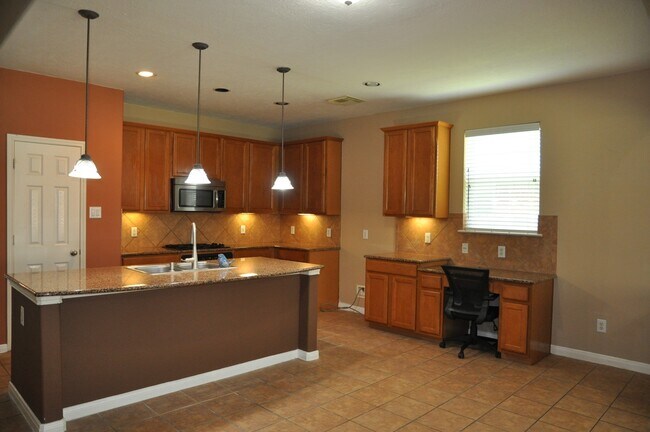 Building Photo - 2222 Drake Falls Dr