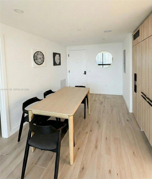 Building Photo - 225 N Miami Ave