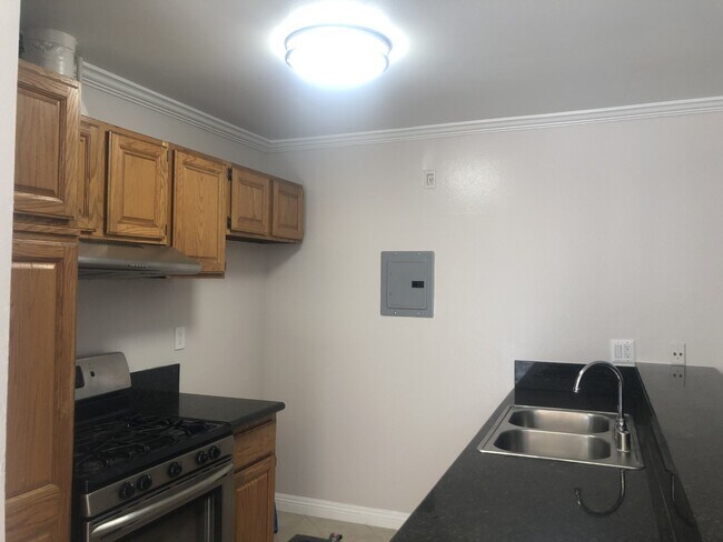 Building Photo - 18620 Hatteras St