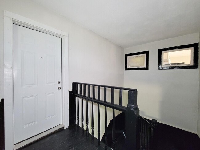 Building Photo - 711 Ave A Ave