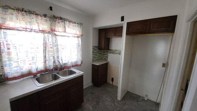 Building Photo - Move-In Ready 2BR/2BA with Garage – Great Location