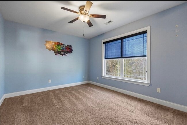 Building Photo - 411 W Sundance Dr