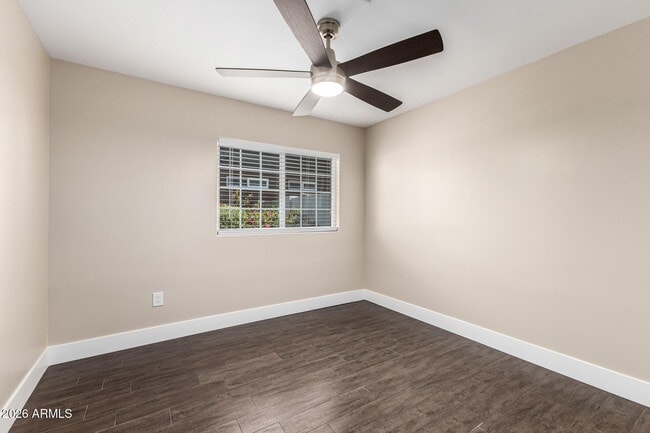 Building Photo - 7613 W Devonshire Ave