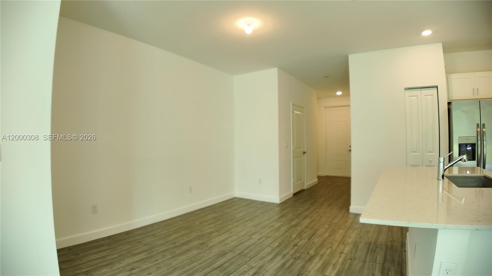 Building Photo - 4612 Hollister Ave