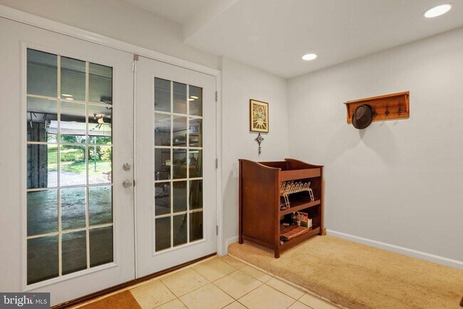 Building Photo - 5135 Summit Dr