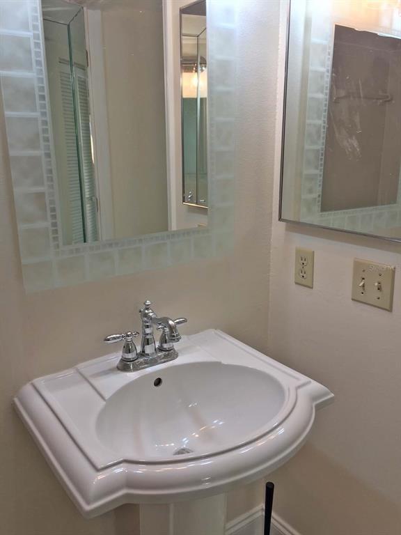 Building Photo - 160 Columbia Dr