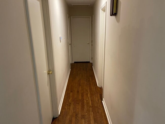 Building Photo - Large 3 bedroom, 2 bath Floral Park Home.