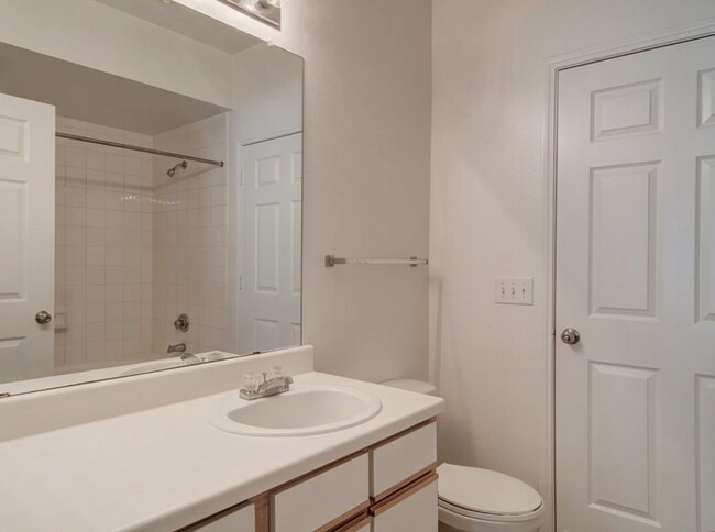 Building Photo - 402 Grand Pkwy