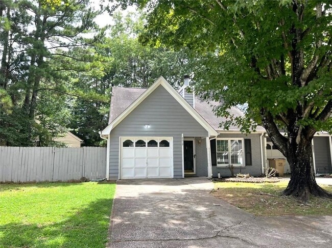 Building Photo - 8019 Woodlake Dr