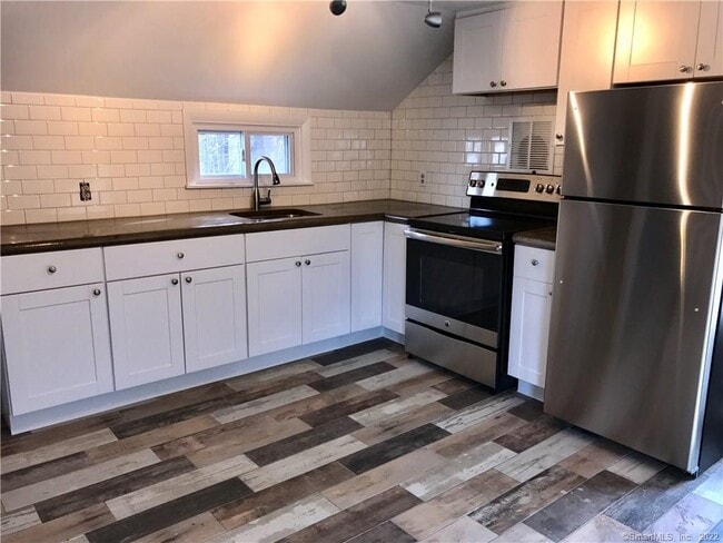 Building Photo - 642 Mixville Rd