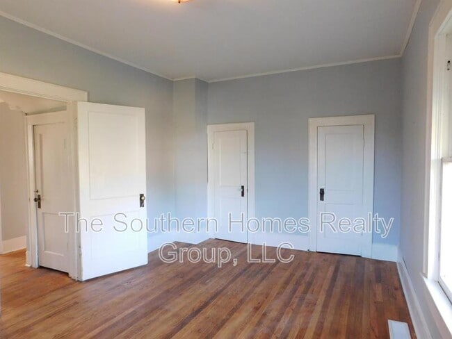 Building Photo - 816 9th St